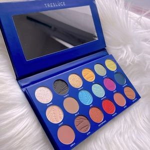 ✨💙 Tresluce Beauty - I Am Eyeshadow Palette ✨💙